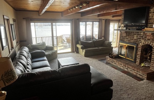 Laconia House | Spacious Waterfront 4 Season Home on Beautiful Lake Winnisquam