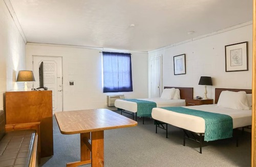 Spencer Hotel | Spencer Explorer | Modern Haven | Explore Fall Creek & Hike Buck Knob Peak