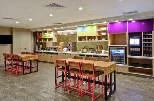 Mechanicsburg Hotel | Studio w/2 Queens Getaway | Kitchenette, Pool & Nearby Dining + Free Breakfast