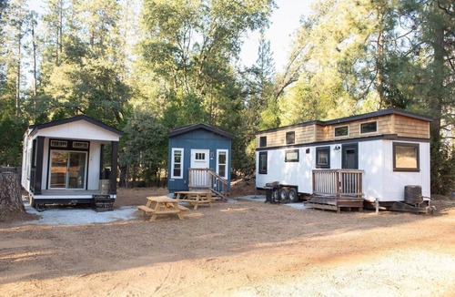 Groveland House | Tiny Rustic at Yosemite Gateway