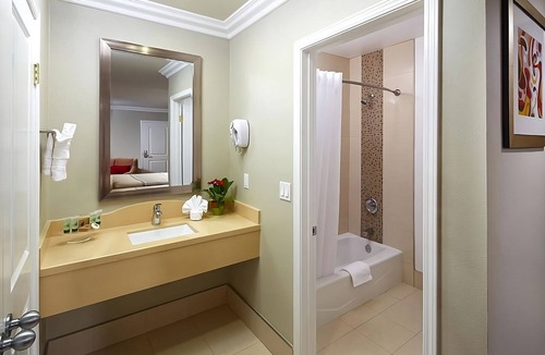Anaheim Resort Hotel | Two Chic King Rooms: Pool Access | Close to Convention & Theme Parks!