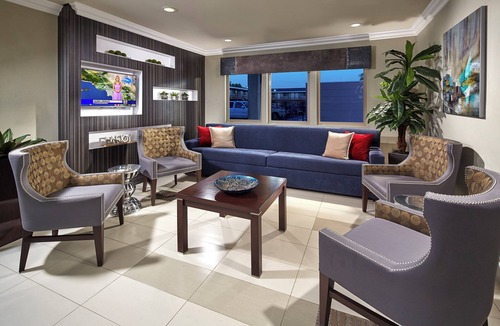 Anaheim Resort Hotel | Two Chic King Rooms: Pool Access | Close to Convention & Theme Parks!