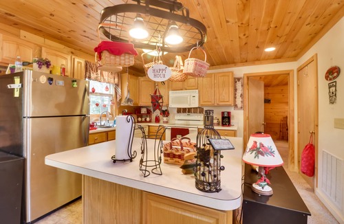 Fulks Run Cabin | Virginia Mountain Cabin w/Decks & Fireplaces
