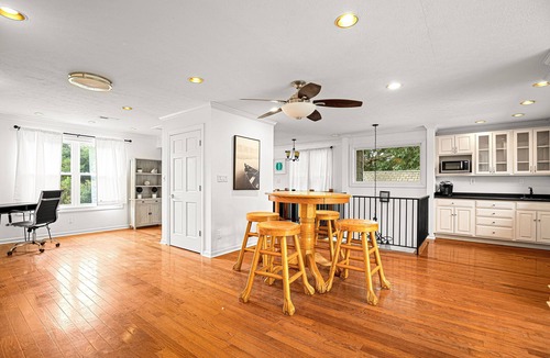 Ware House | Water front Oasis with pickle-ball court and hot tub