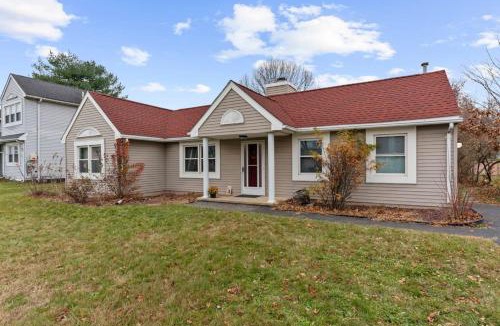 Manchester House | Willow Haven 2BR Cozy Retreat, Close to Hartford