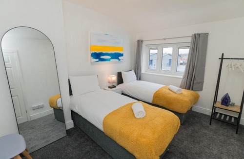 Wolverhampton Apartment | Wolverhampton-FREE parking-Sleeps 6-Near M6