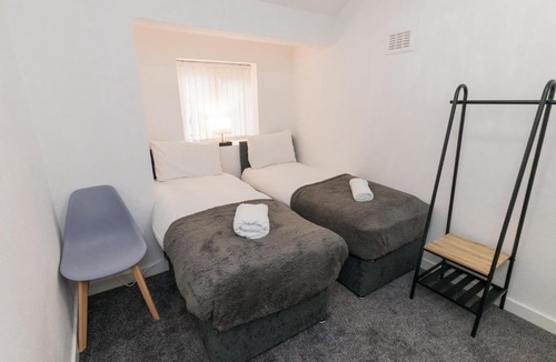 Wolverhampton Apartment | Wolverhampton-FREE parking-Sleeps 6-Near M6