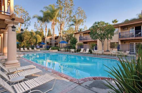 Anaheim Resort House | Wyndham Dolphin's Cove 1BR Suite with Resort Access