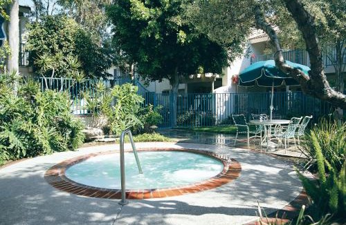 Anaheim Resort House | Wyndham Dolphin's Cove 1BR Suite with Resort Access