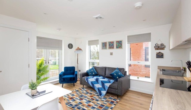 2 Bed 2 Bath | Parking | EV Plug | WiFi | En-suite's | Master King Size Bed