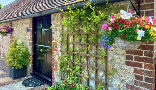 2 bedroom accommodation in Sellindge, near Folkestone