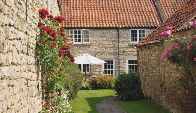 2 bedroom accommodation in Pickering
