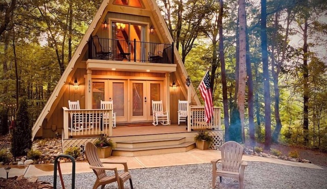 Cozy Cabin- Unplug and Rewind!