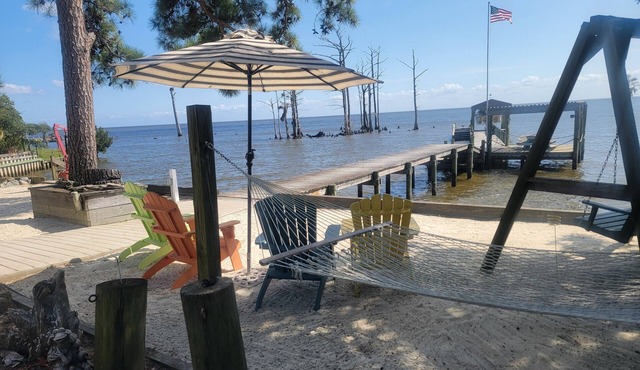 Edgewater Pirates Den Beautiful Water Front. 1 bedroom, bath, Water front fun