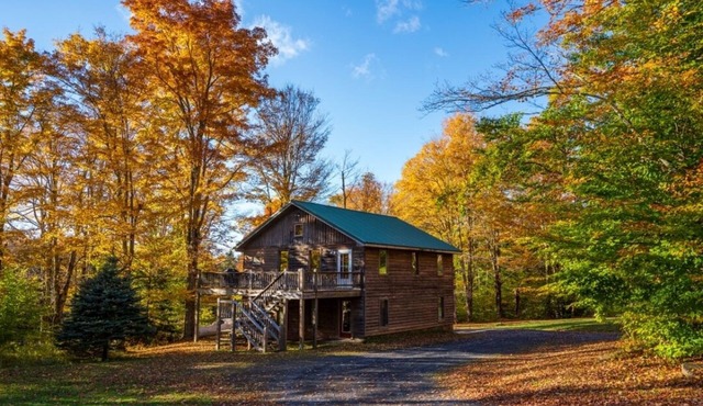 Garagemahal! Trails and waterfalls right out the door, forested and quiet.
