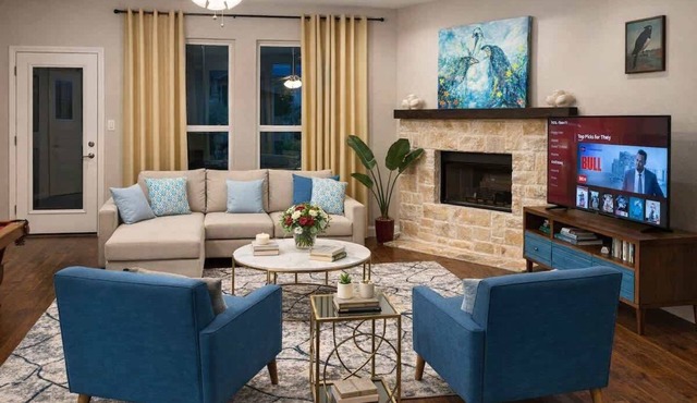 Gather on Oak - close to AT&T stdm, 4b2b, game room, 6 flags, sleeps 14