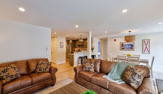 Harlow Suite at 109 Main