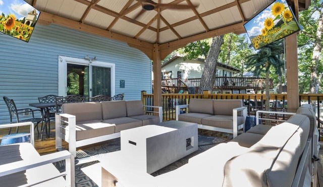 Lakefront Oasis in Eldon