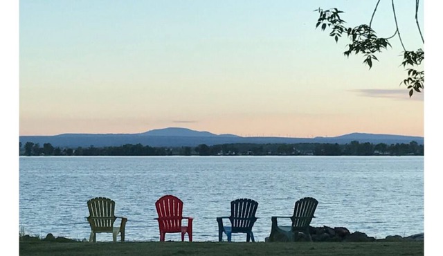 Lakeshore Summer Cottage - Upstate NY