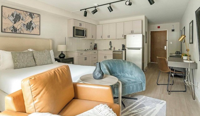 Landing | Beautiful Studio, Gym, Pool