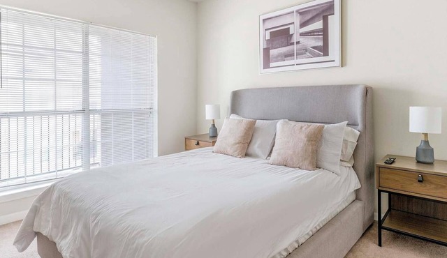 Landing | Chic 2BD, Gym, Pool