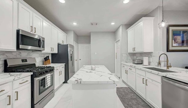 Modern Deluxe 4 bed Home