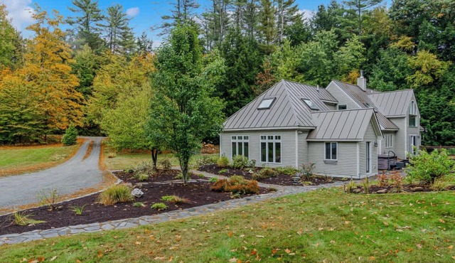 Quechee Meadows Home with Hot Tub & Kayak