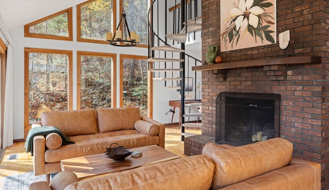 Serene, secluded cabin 5 miles from the Biltmore and downtown