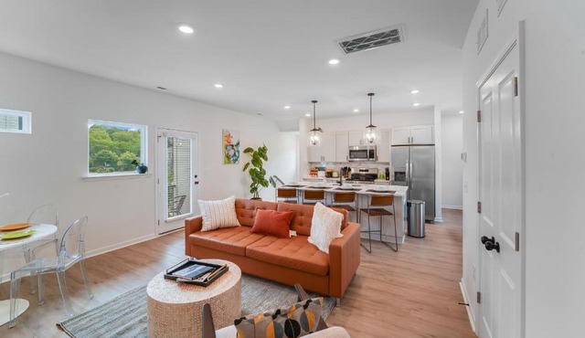 Spacious New 3BR Home Near Uptown Charlotte - Private Baths - Peaceful Stay