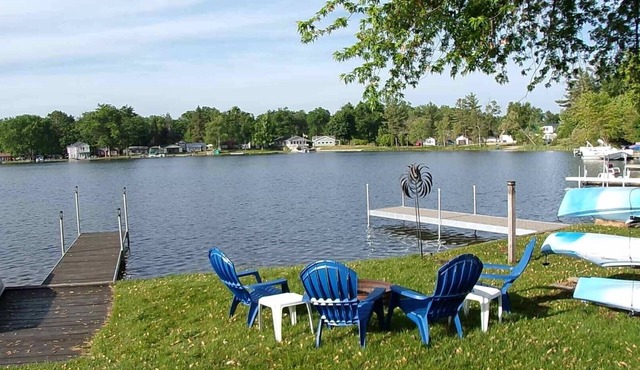 'Still Waters' Lakefront 3-bedroom cottage in Harrison, Michigan