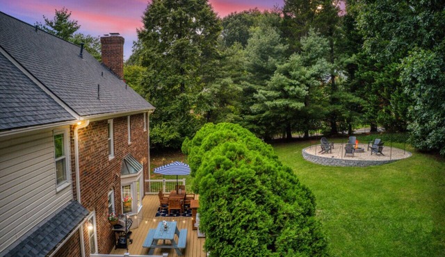 The High Point Escape | 5 BDR + Pool + FirePit + Basketball + Ping Pong