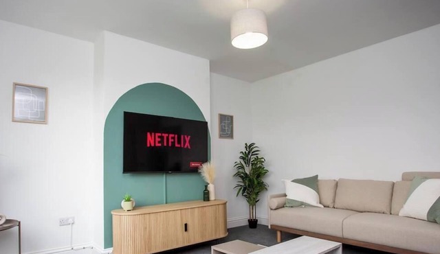 The Lampton - Modern - Gibside - Smart Tv - WIFI
