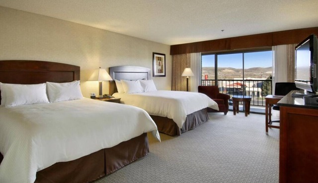 Wonderful Stay! 2 Sleek Units, Outdoor Pool, FREE Parking, Pets Allowed!
