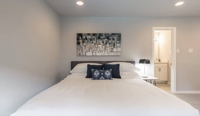 Your Montrose Studios! Sleeps 22/11BR/11BA/11PA