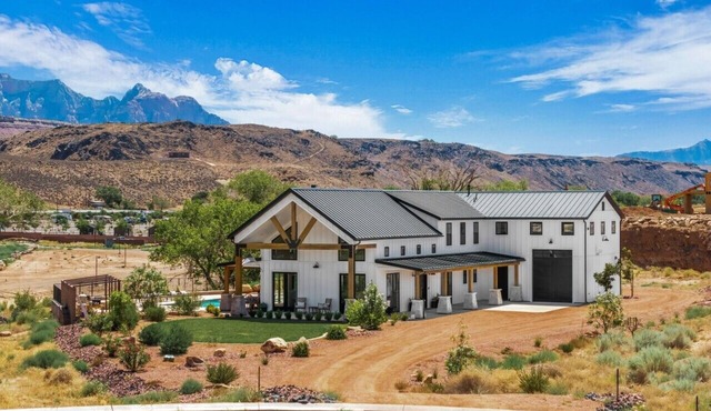 Zion Riverfront Farmhouse
